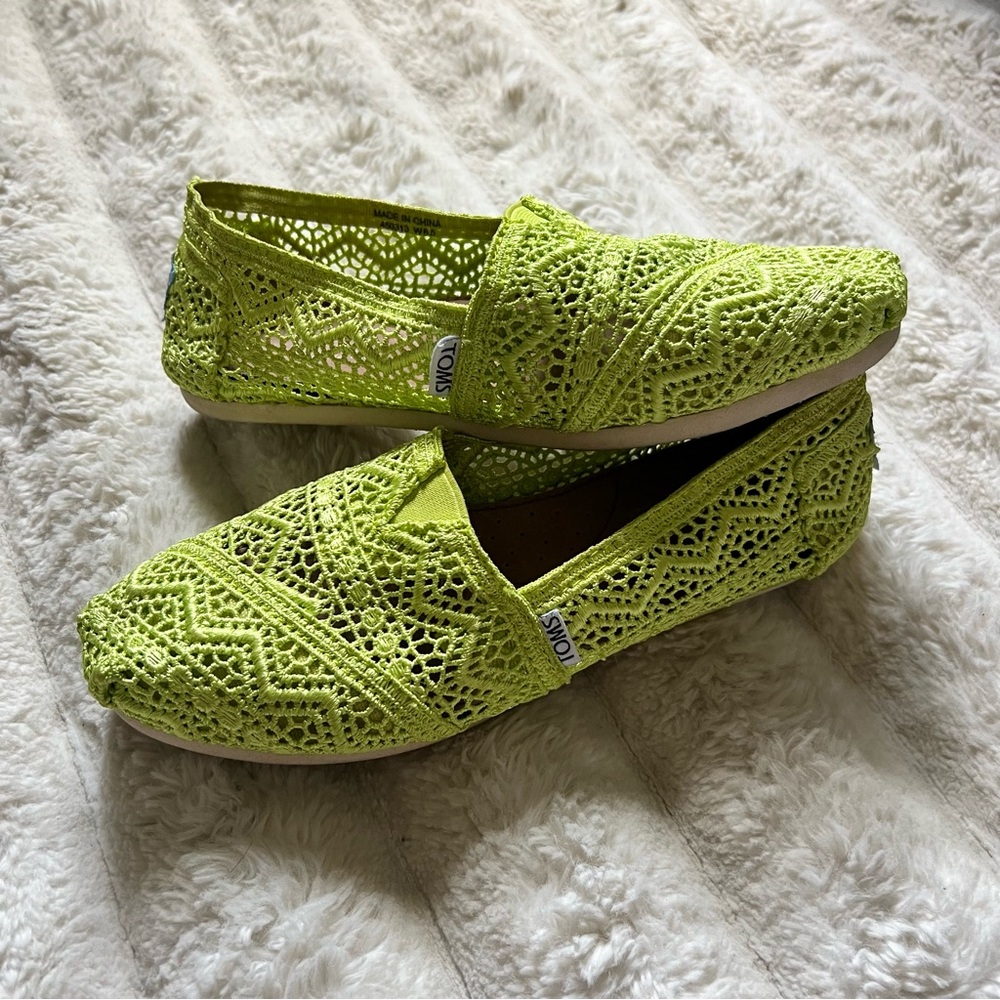 TOMS Women's Bright Green/Yellow Crochet Shoes